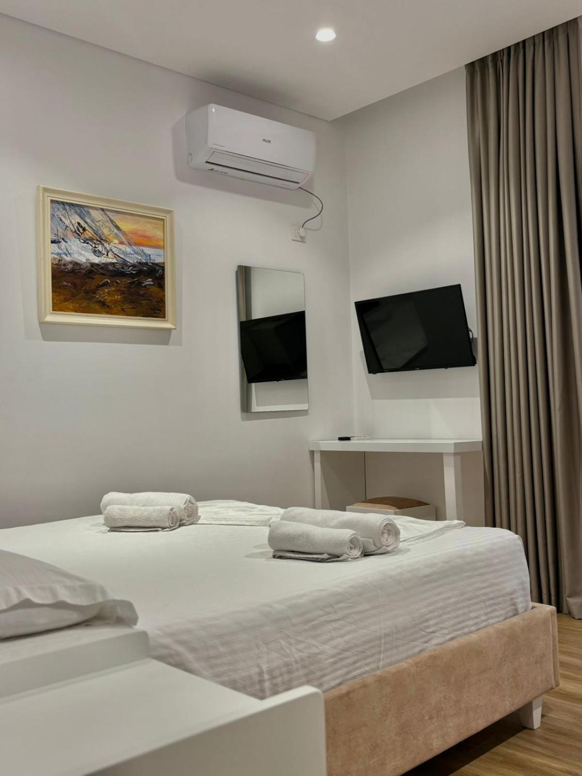 Vila Jon'A Sarandë Rom bilde